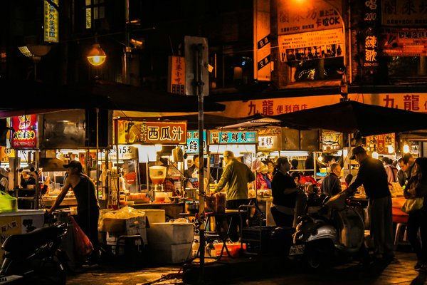 Comment organiser une visite des marchés nocturnes en Thaïlande?